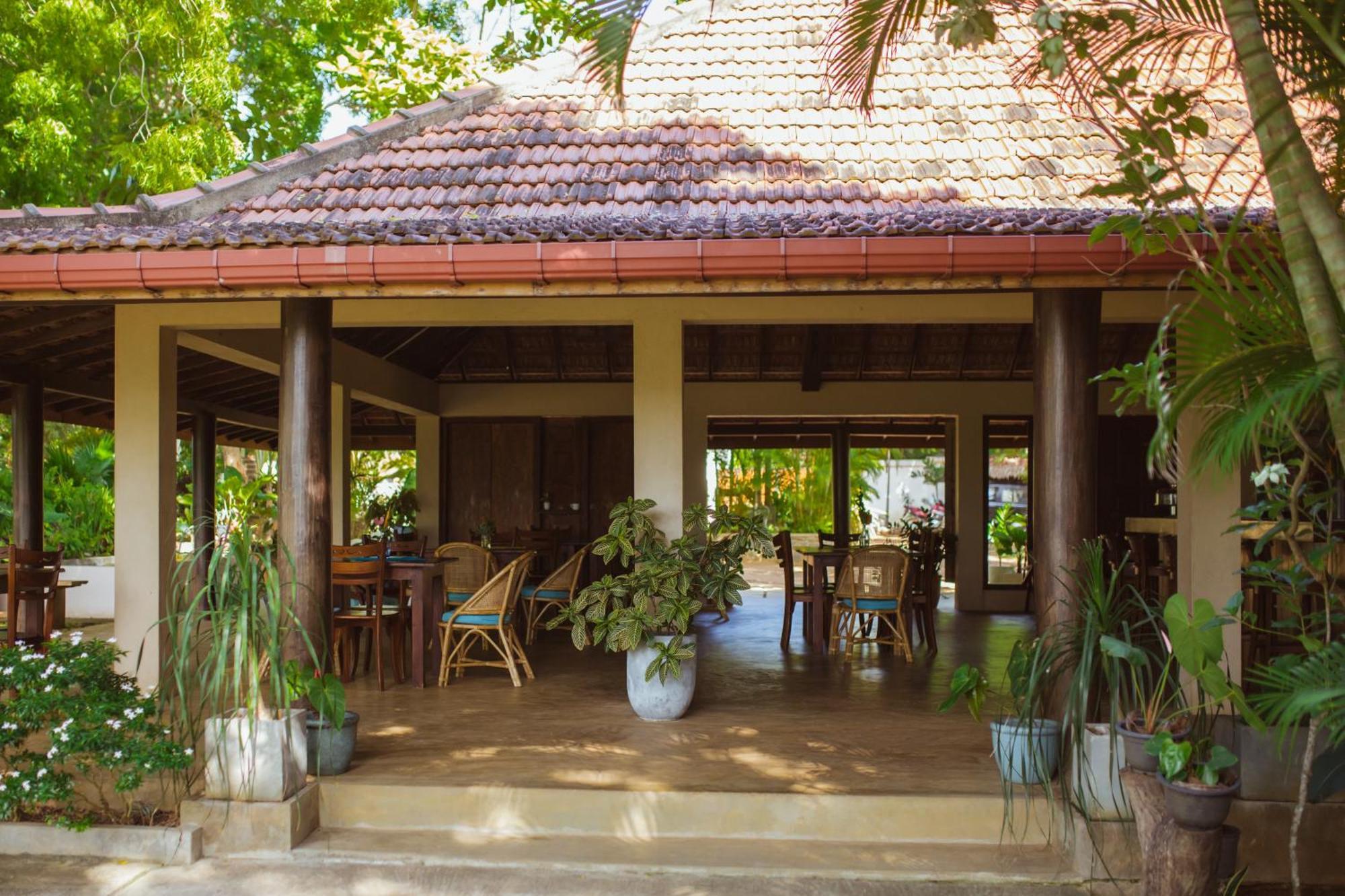 Omia Hotel Tangalle Bagian luar foto