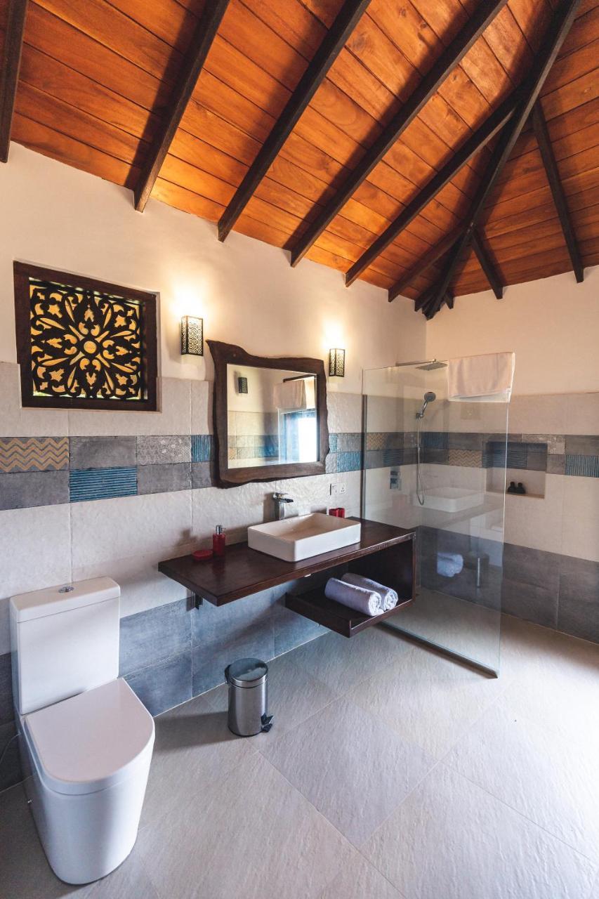 Omia Hotel Tangalle Bagian luar foto