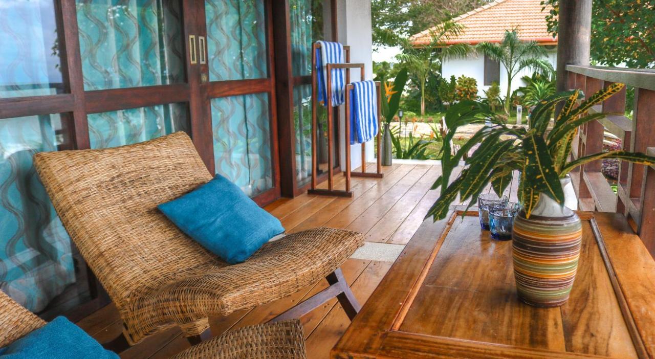 Omia Hotel Tangalle Bagian luar foto